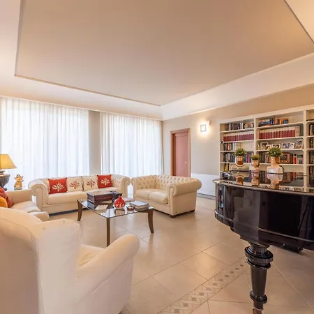 Gentileschi ヴィラ *